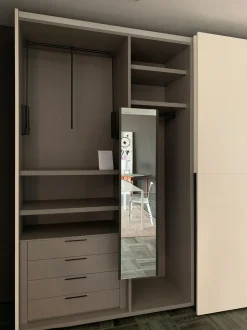 Armadio Gola Novamobili, ante scorrevoli in laccato opaco, scontato.