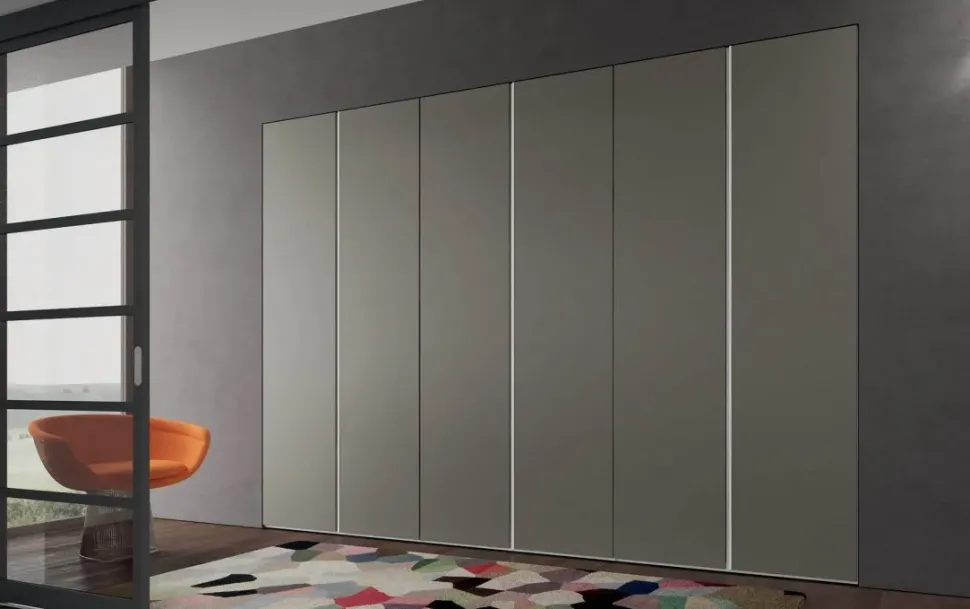 Armadio in laccato opaco Armadio a 6 ante con maniglie a gola laccato opaco di mistral scontato del 30% a marchio Mistral scontato -42%