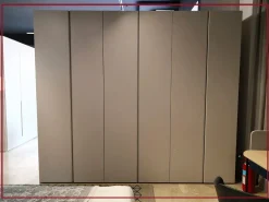 Armadio in legno Gola a marchio Novamobili scontato -25%