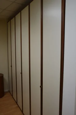 Armadio modello Giacomelli di Giacomelli in laccato opaco