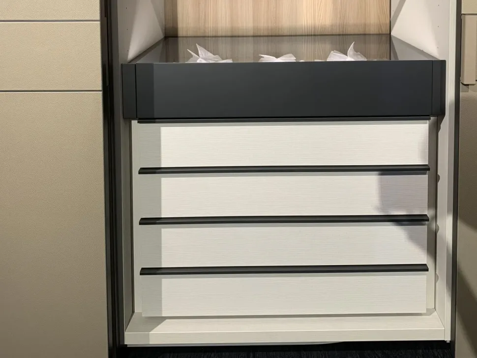 Armadio moderno Cover di Poliform a PREZZO OUTLET -45%