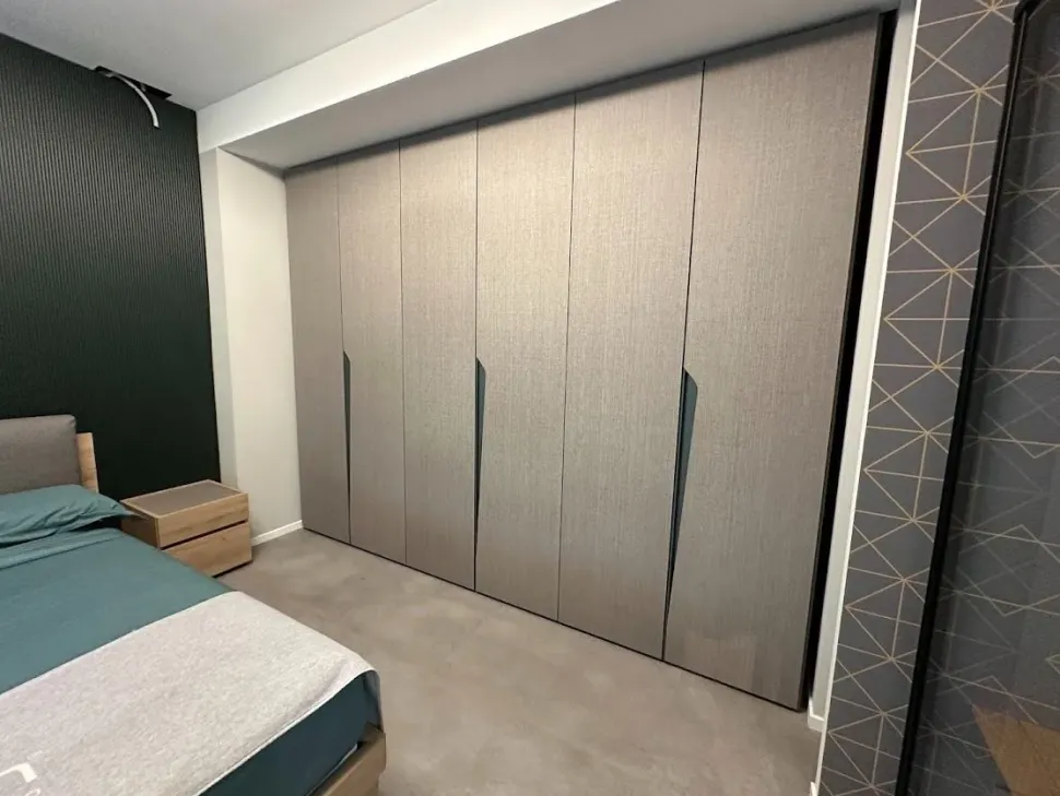 Armadio moderno Drop di Tomasella a PREZZO OUTLET -40%