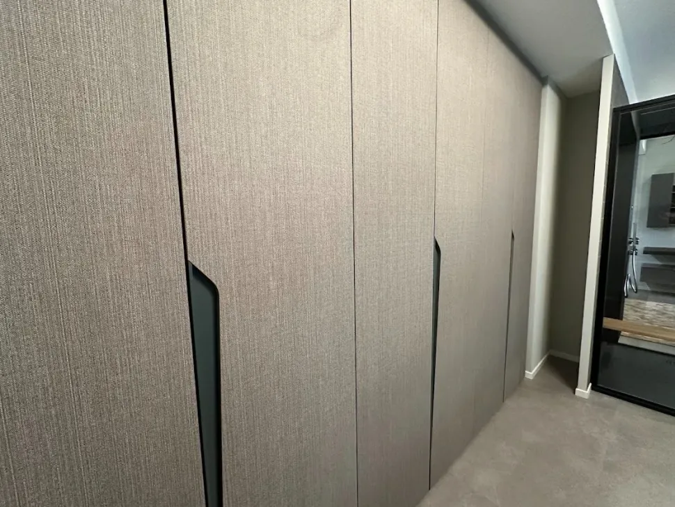 Armadio moderno Drop di Tomasella a PREZZO OUTLET -40%