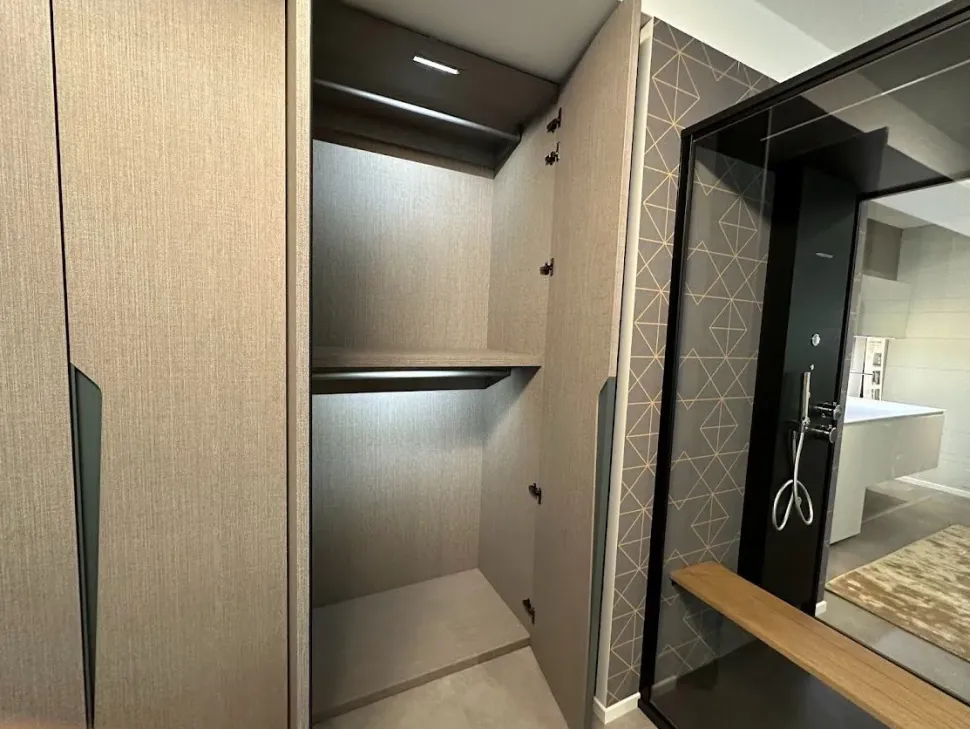 Armadio moderno Drop di Tomasella a PREZZO OUTLET -40%