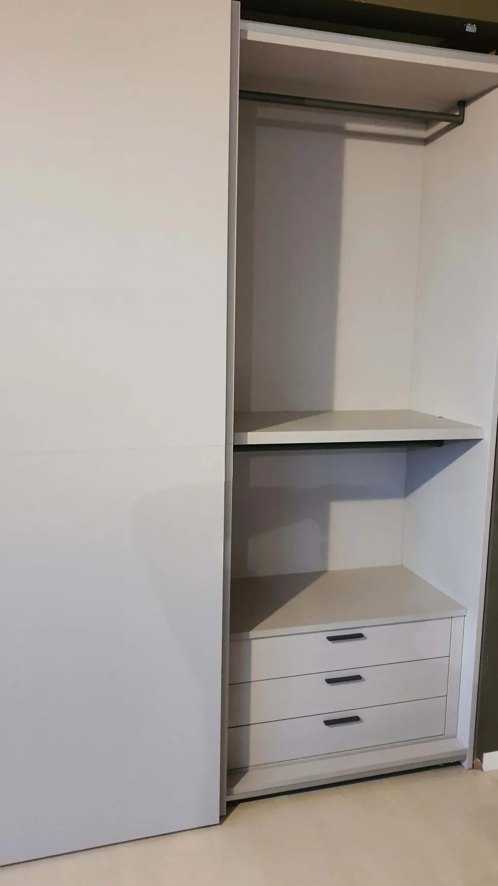 Armadio moderno Liscio 2 settori Tomasella con uno sconto imperdibile