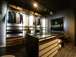 Armadio moderno Omnia virgo Moretti compact con uno sconto imperdibile