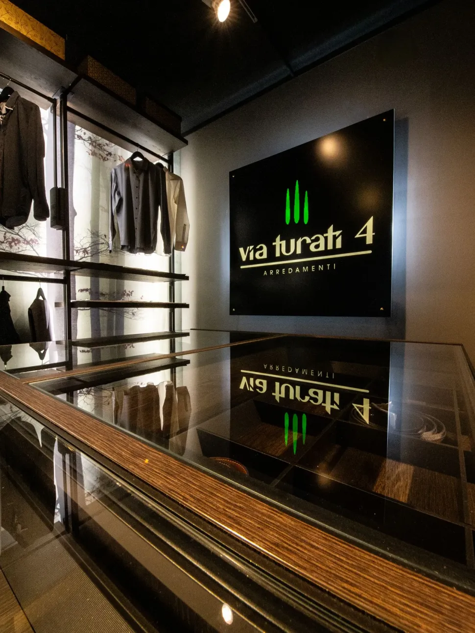 Armadio moderno Omnia virgo Moretti compact con uno sconto imperdibile