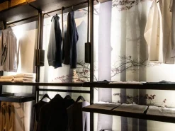 Armadio moderno Omnia virgo Moretti compact con uno sconto imperdibile