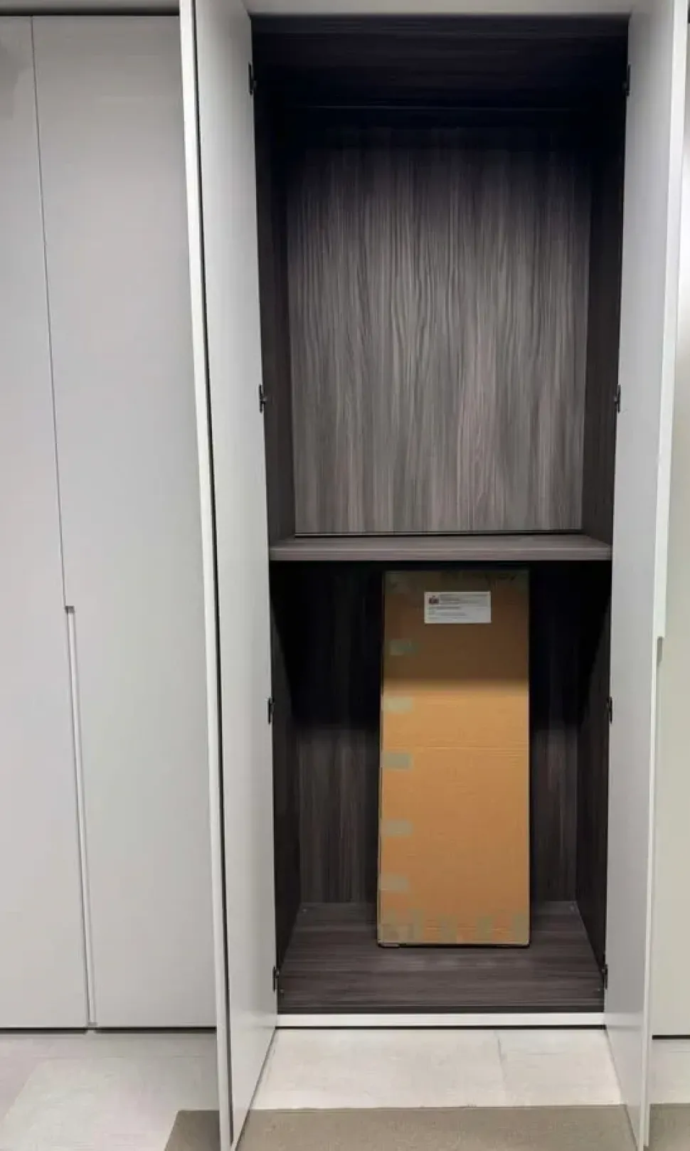 Armadio moderno Sila Tagliabue mobili con uno sconto imperdibile