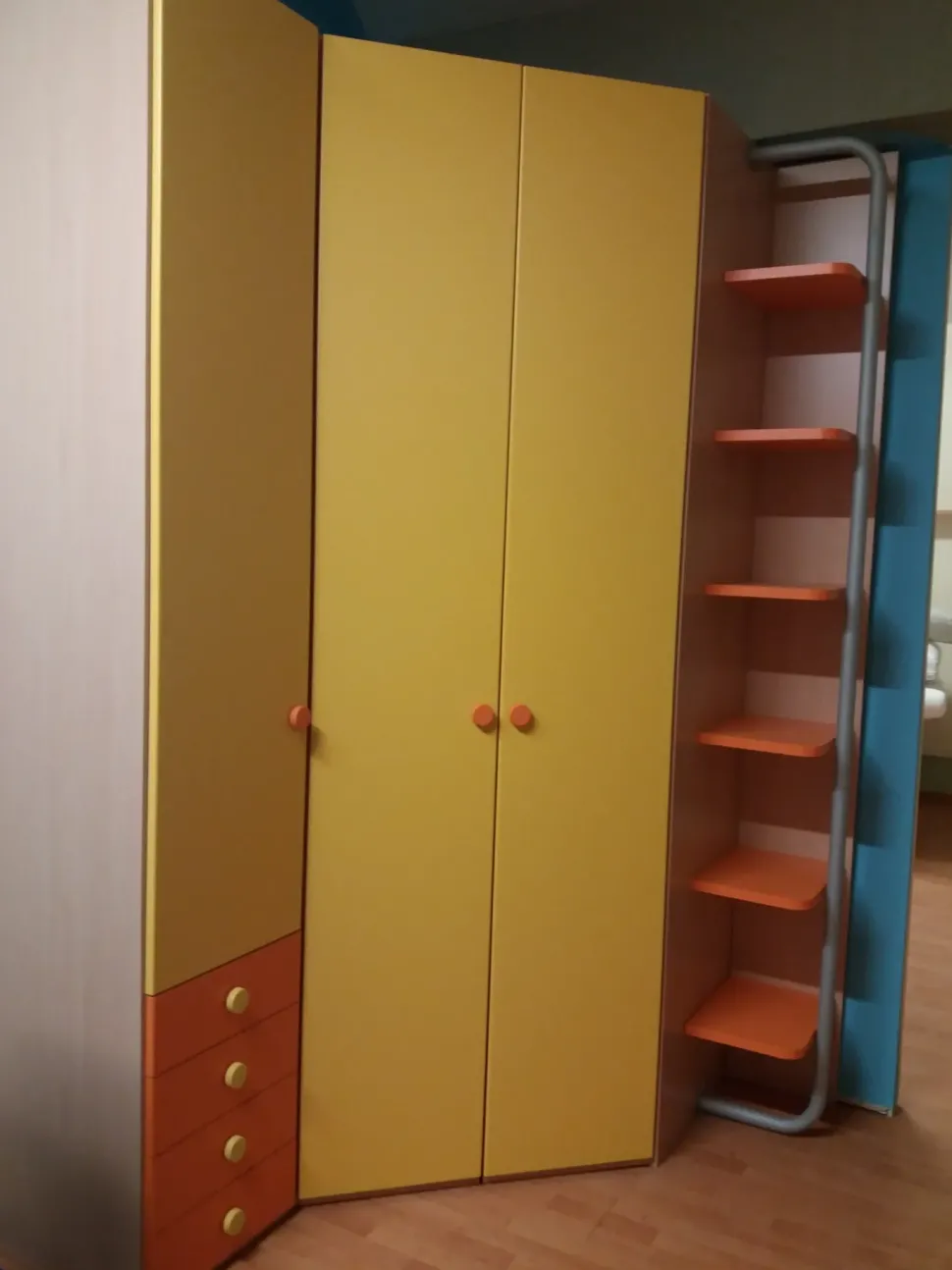 Armadio moderno Vela di Furlan a PREZZO OUTLET -50%