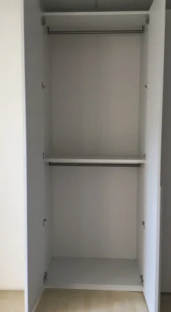 Armadio Novamobili anta liscia realizzato in laminato opaco di Novamobili scontato -39%