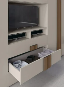 Armadio Riga tv Collezione esclusiva a sei ante a prezzo Outlet