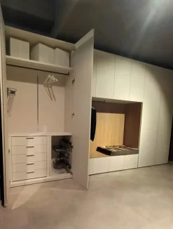 Armadio scontato 50% modello Armadio con vano centrale e panca di Battistella