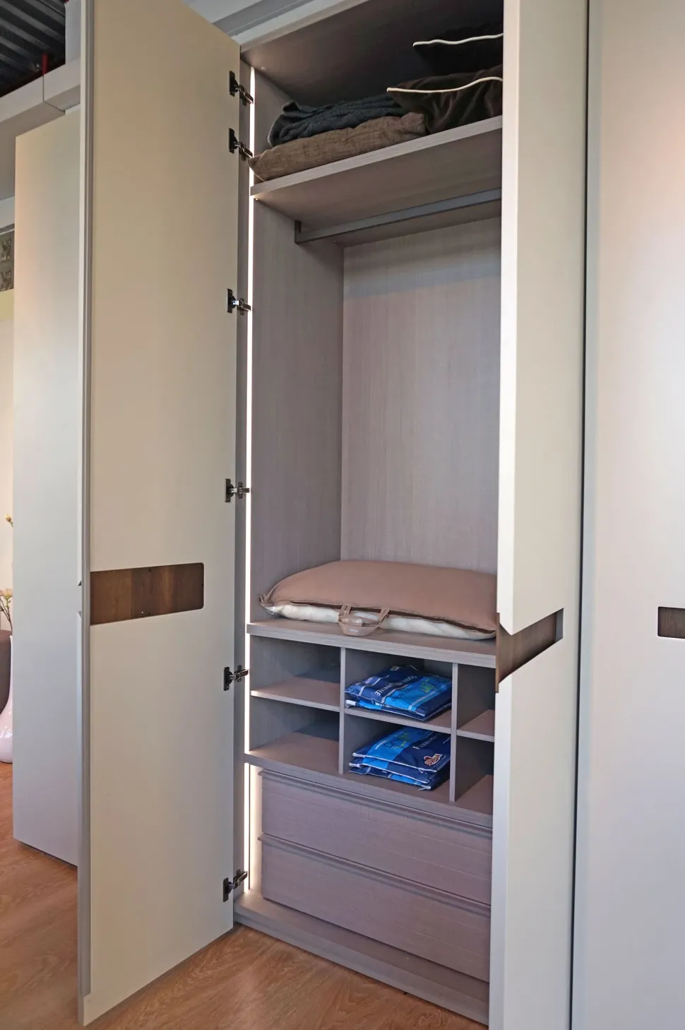 Armadio Tecnopolis alibi di Presotto A PREZZO SCONTATO 50%