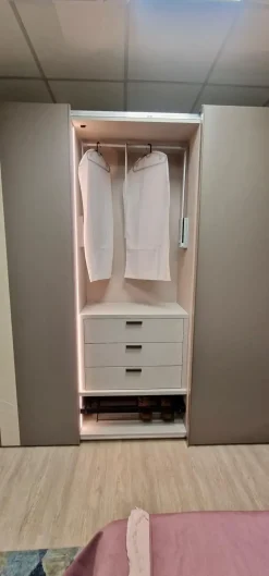 Armadio Terna Orme a tre ante a prezzo scontato