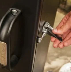 Barbecue modello Affumicatore verticale a gas a marchio Broil king in offerta