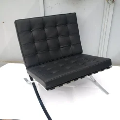 Barcelona Poltrona + Pouf - L.Mies Van Der Rohe - Proiezione - Pelle di Vari Colori