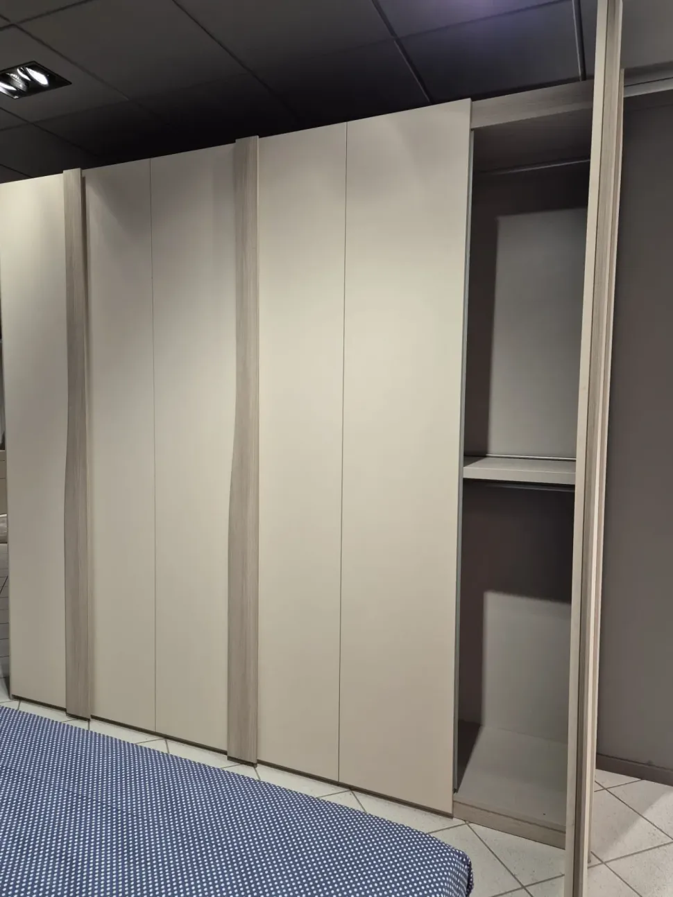 Camera da letto Infinity S75 in laminato a prezzo scontato