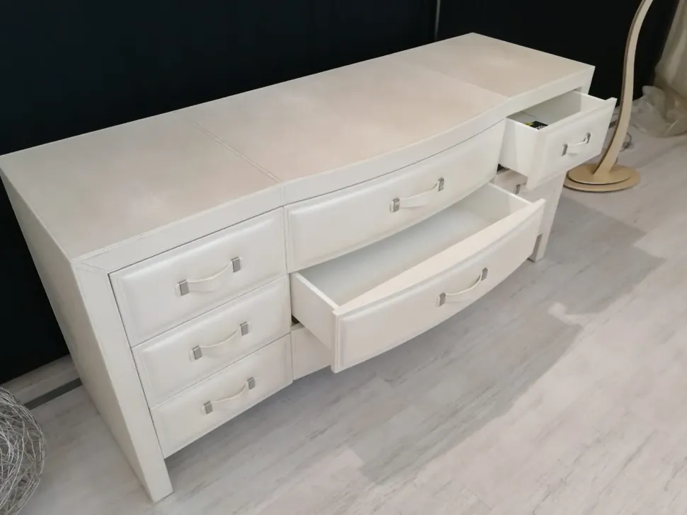 Camera da letto Mod Luxury Rugiano in pelle. Design unico, prezzo Outlet.