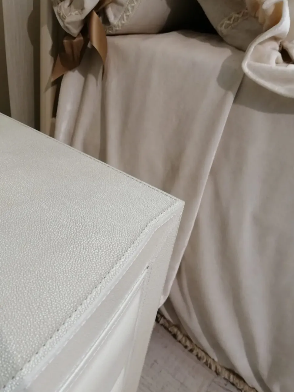 Camera da letto Mod Luxury Rugiano in pelle. Design unico, prezzo Outlet.