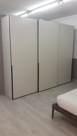 Camera da letto People Pianca in laccato opaco a prezzo Outlet. Un design moderno ed elegante per arredare la tua casa.