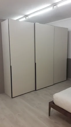 Camera da letto People Pianca in laccato opaco a prezzo Outlet. Un design moderno ed elegante per arredare la tua casa.