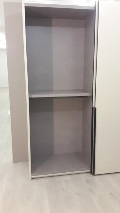 Camera da letto People Pianca in laccato opaco a prezzo Outlet. Un design moderno ed elegante per arredare la tua casa.