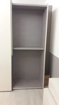 Camera da letto People Pianca in laccato opaco a prezzo Outlet. Un design moderno ed elegante per arredare la tua casa.