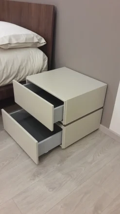 Camera da letto People Pianca in laccato opaco a prezzo Outlet. Un design moderno ed elegante per arredare la tua casa.