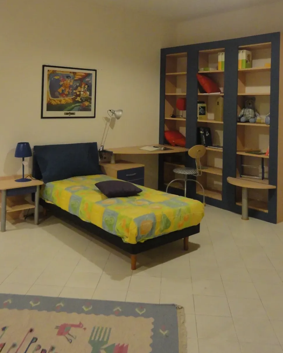 Cameretta Blu Artigianale con letto a terra a prezzo scontato