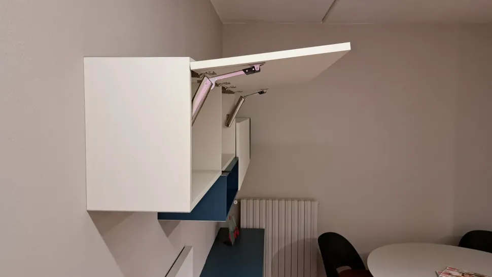 Cameretta in laminato opaco Scrivania attrezzata moretti Moretti compact scontata a PREZZI OUTLET