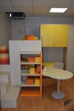 Cameretta Klou giallo arancio Battistella con letto a ponte scontata