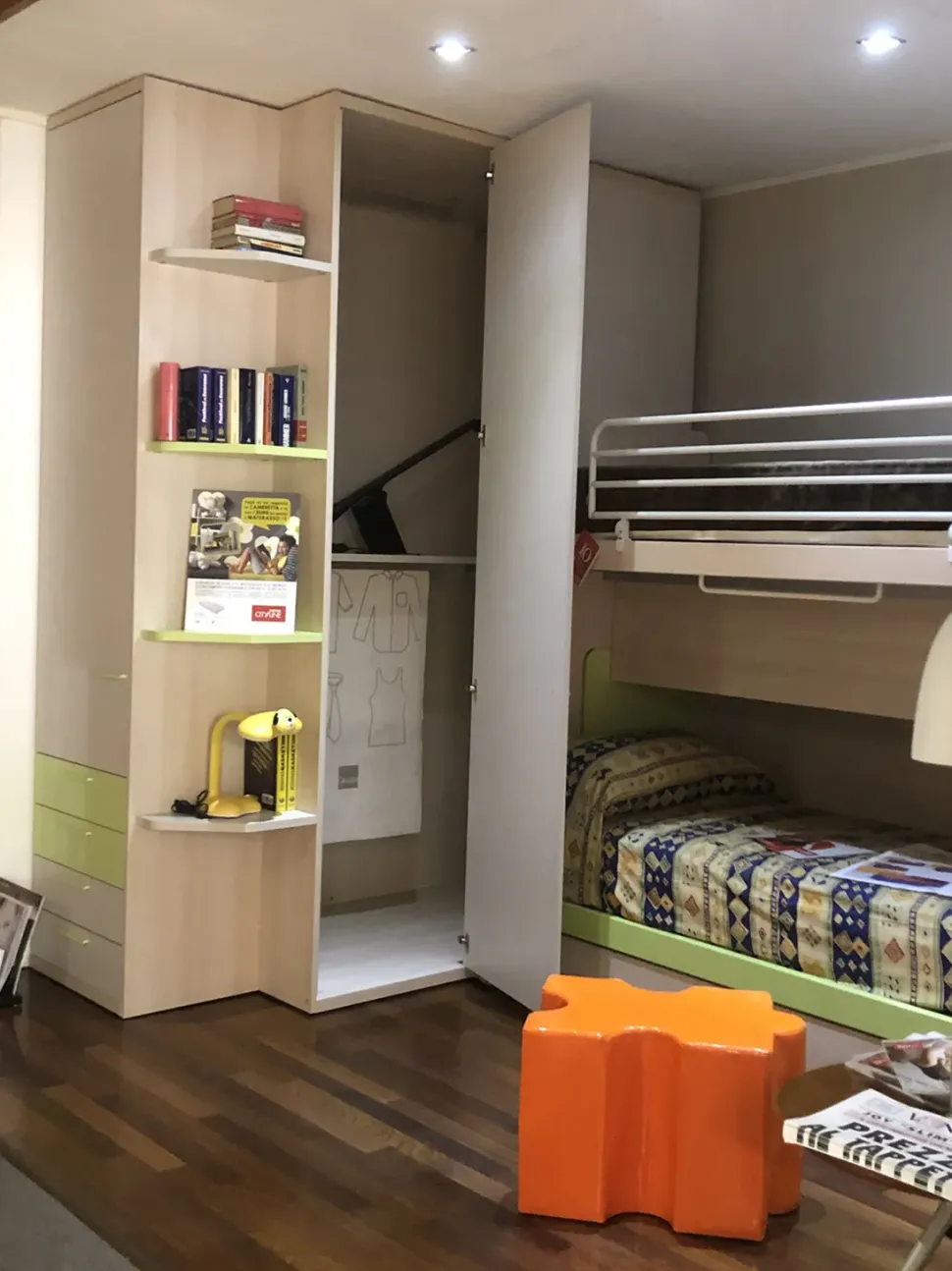 Cameretta Luna/cubo Doimo cityline con letto a soppalco scorrevole scontata