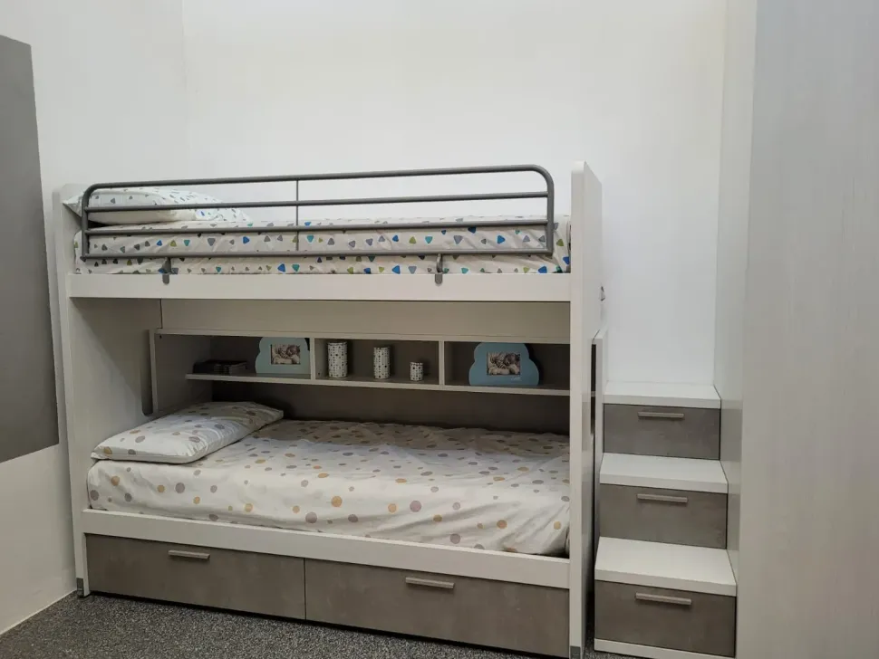 Cameretta Roy e kubo Doimo cityline con letto a castello scorrevole a prezzo Outlet