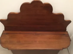 Cassapanca classica sagomata in legno massello tinto noce Tiferno Scontata del 50%