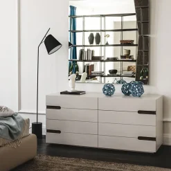 Cassettiera Ciro Cattelan Italia scontata per camera moderna.