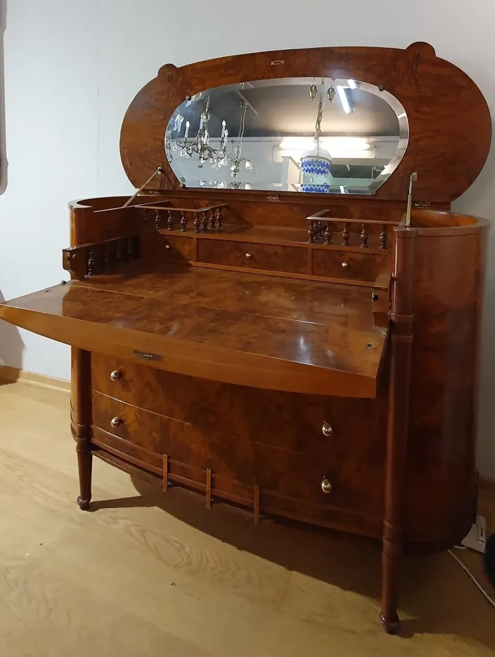 Cassettiera Classica modello Ovale in radica con ribalta a marchio Artigianale a prezzo scontato