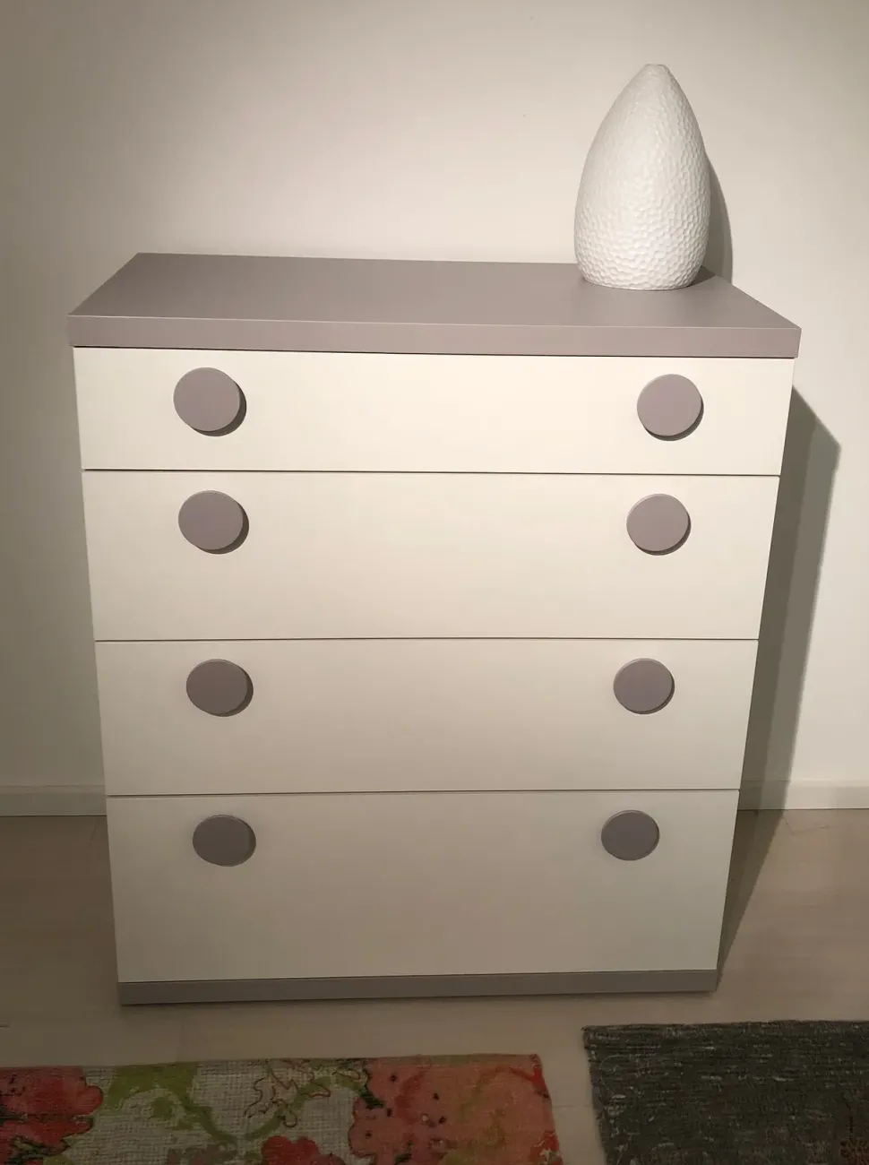 Cassettiera Moderna modello qik a marchio Doimo cityline a prezzo Outlet