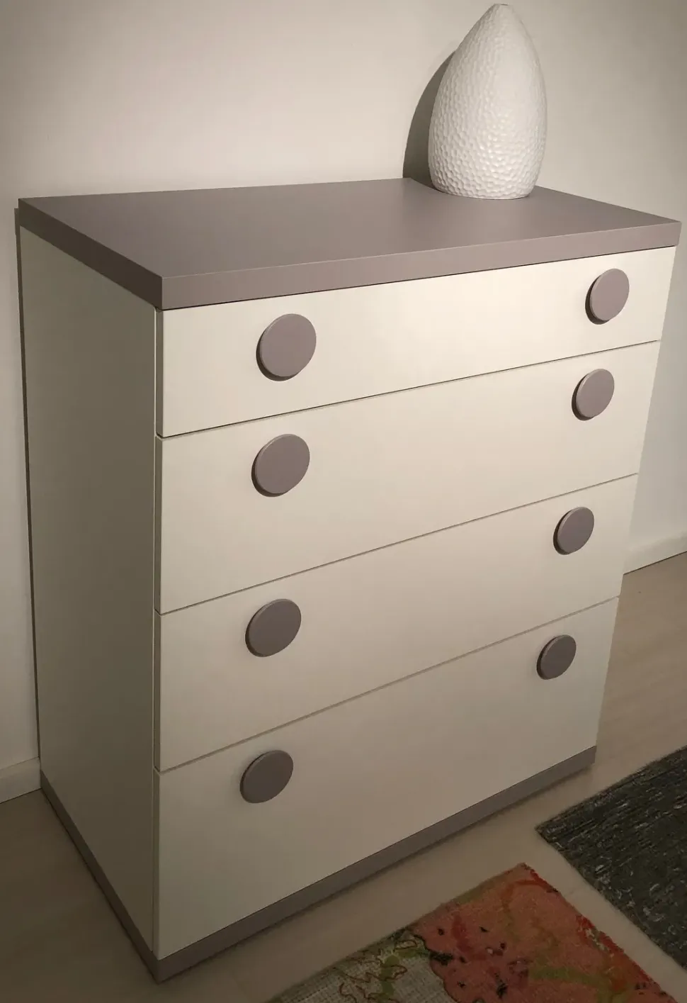 Cassettiera Moderna modello qik a marchio Doimo cityline a prezzo Outlet