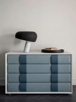 Cassettiera O b i per una camera Moderna a marchio Poltrona frau scontata