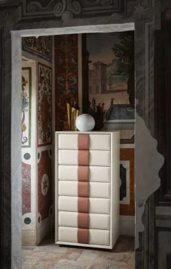 Cassettiera O b i per una camera Moderna a marchio Poltrona frau scontata