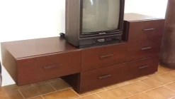 CASSETTIERA SFALSATA MODERNA IN LAMINATO SCONTATA DEL -50%