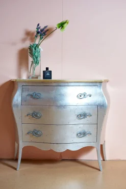 Cassettiera Shabby chic modello Foglia argento a marchio Artigianale a prezzo scontato