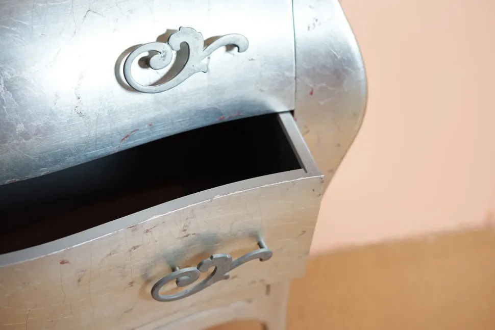 Cassettiera Shabby chic modello Foglia argento a marchio Artigianale a prezzo scontato