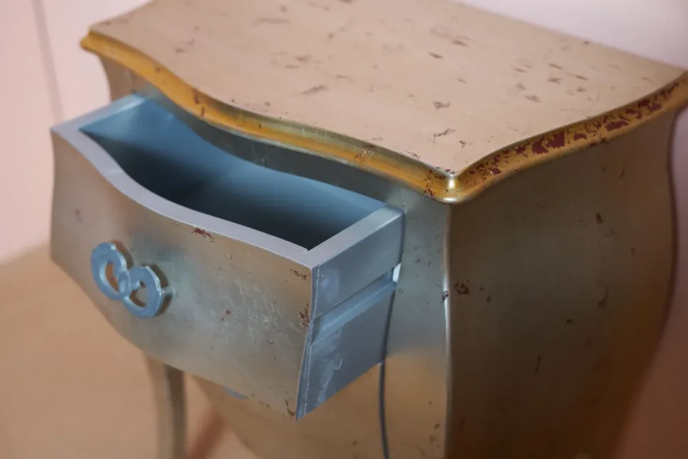 Cassettiera Shabby chic modello Foglia argento a marchio Artigianale a prezzo scontato