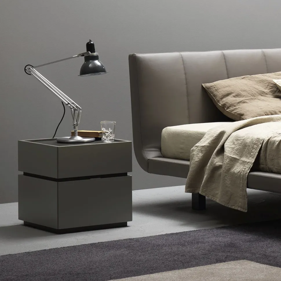 Comodini Sangiacomo Cidori comodino a prezzo ribassato in laccato opaco