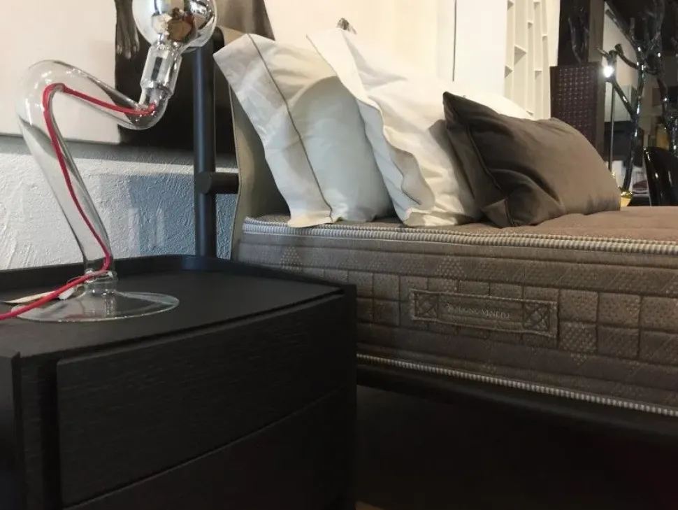 Comodino Adj Alf da fre scontato per una camera moderna