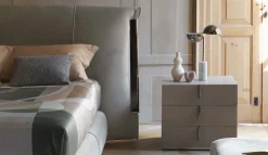 Comodino Ari a marchio Flou a prezzo riservato