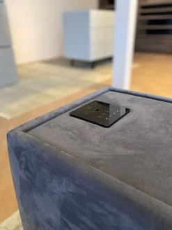 Comodino Bolzan modello Ares a prezzo ribassato in ecopelle