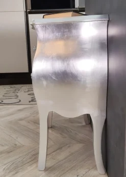 Comodino Bombato foglia argento di Artigianale a PREZZI OUTLET